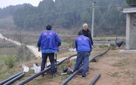 四川森普管材股分无限公司顺遂实现旌阳区和新镇长寿村十组援建饮水工程！
